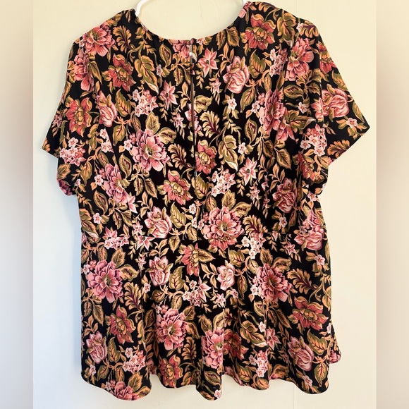 Torrid Floral Peplum style blouse size 0 / L NWT - Picture 5 of 6